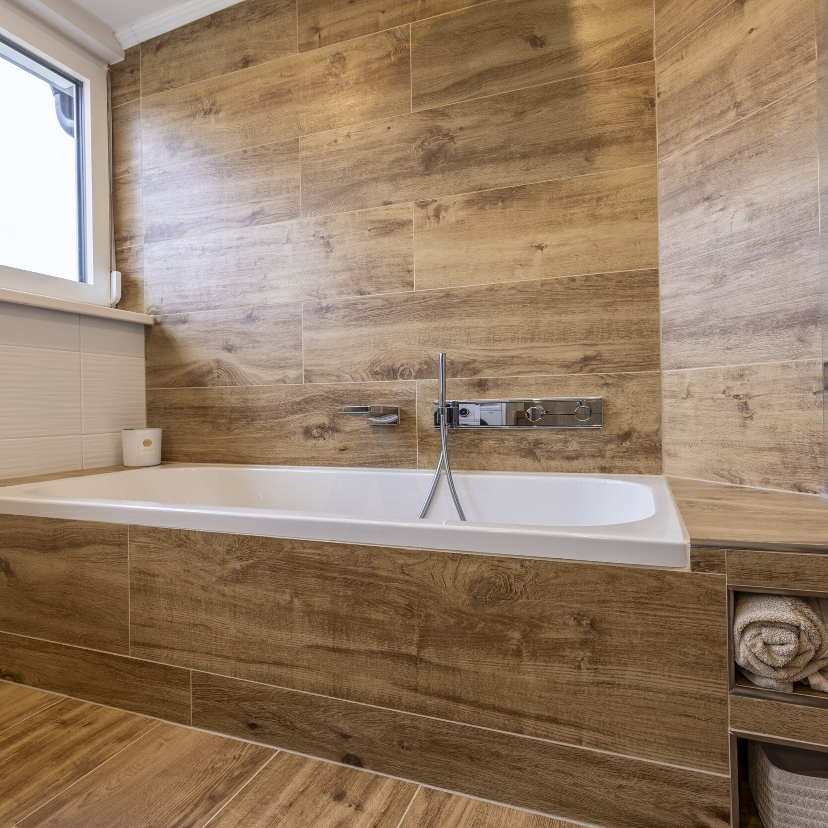 Badezimmer in Holzfliese